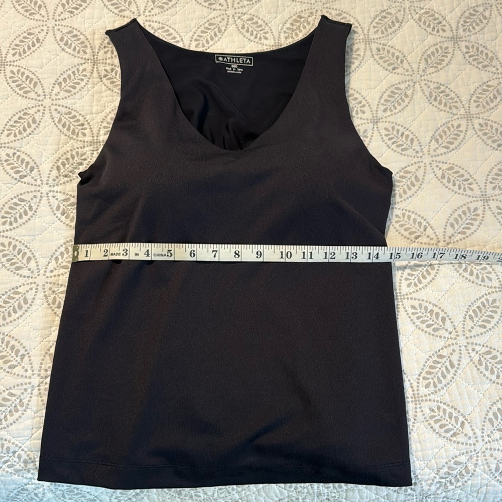 Athleta v-neck built-in bra
